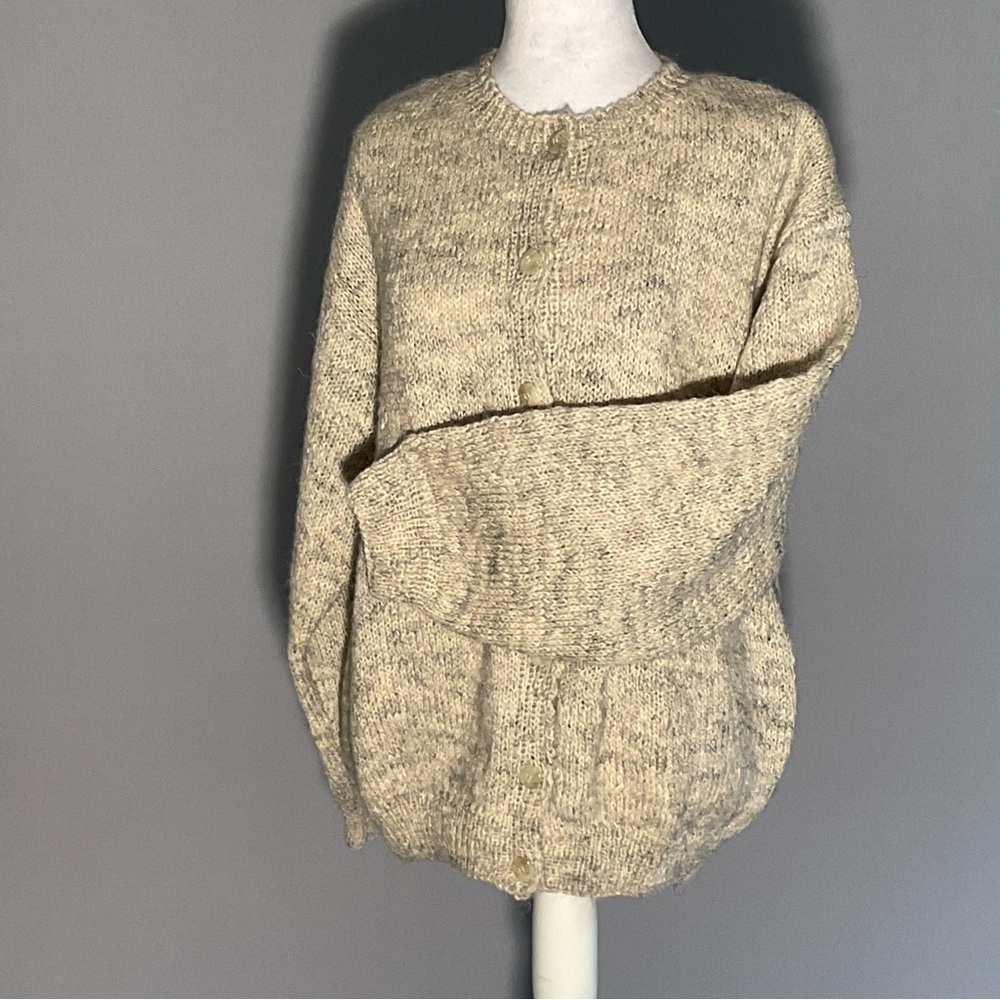 Med/Lg Ivory/Gray Marled Hand Knit Cardigan Unique Square Acrylic Buttons Crew - Picture 10 of 16